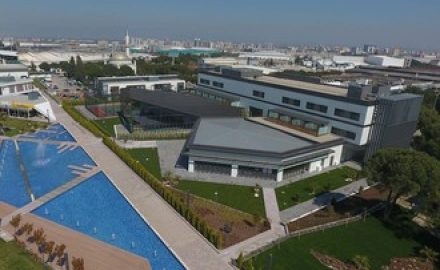 MANISA/DHA:
MANISA ORGANIZE SANAYI BOLGESI'NDE BOLGE SANAYICILERI ICIN THE FORTYFIVE BUSINESS HOTEL VE SPA'NIN ACILISI YAPILDI. MANISA OSB YONETIMI TARAFINDAN ISLETILECEK OLAN TESIS, SANAYICILERIN KONAKLAMA IHTIYACINI GIDERECEK.
(FOTO:MANISA,DHA)